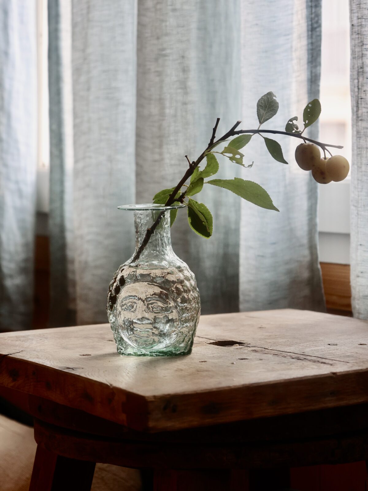 la-soufflerie-djamal-transparent-face-vase-mouth-blown-recycled-glass