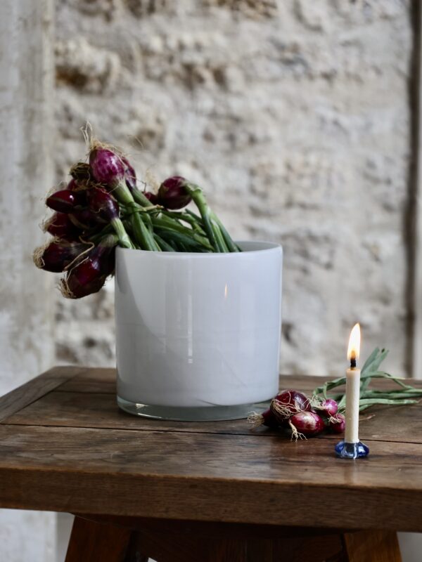 la-soufflerie-orchidee-white-mouth-blown-recycled-glass