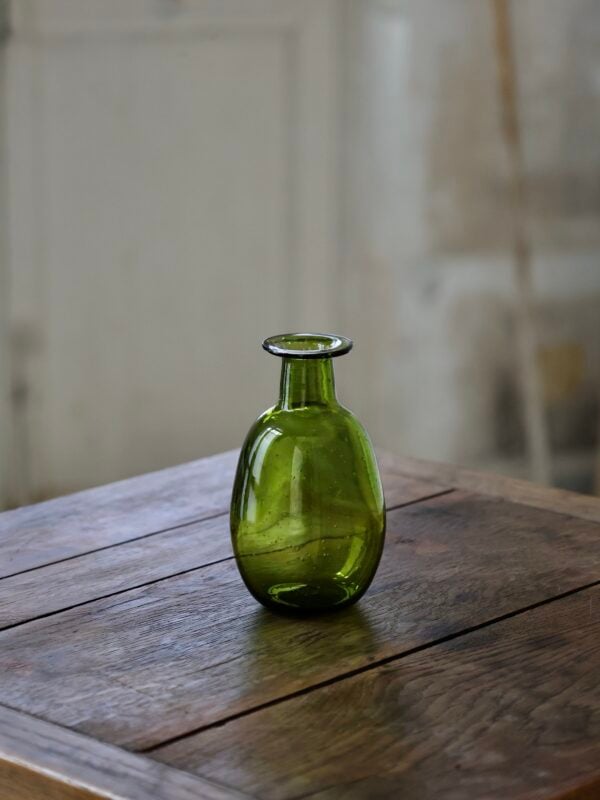 amour-sans-anse-olive-bud-vase-mouth-blown-by-la-soufflerie