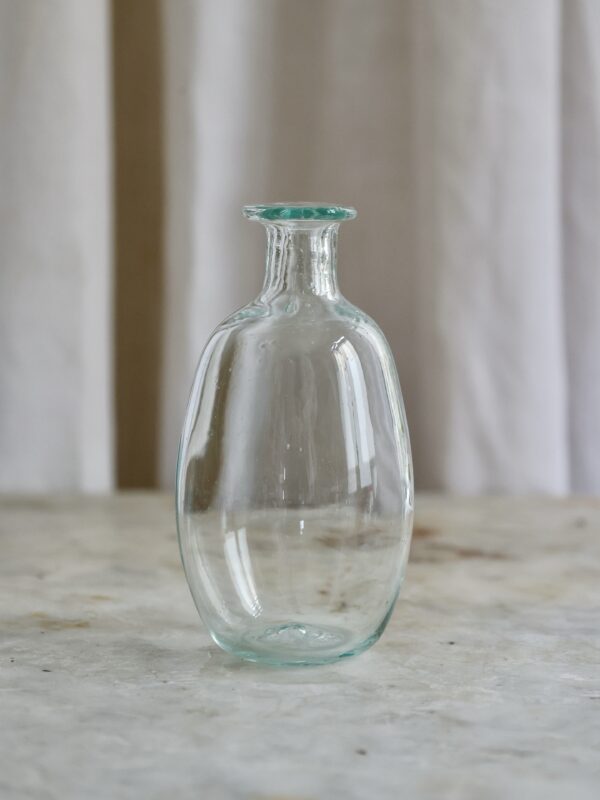 amour-sans-anse-transparent-hand-blown-recycled-glass-bud-vase