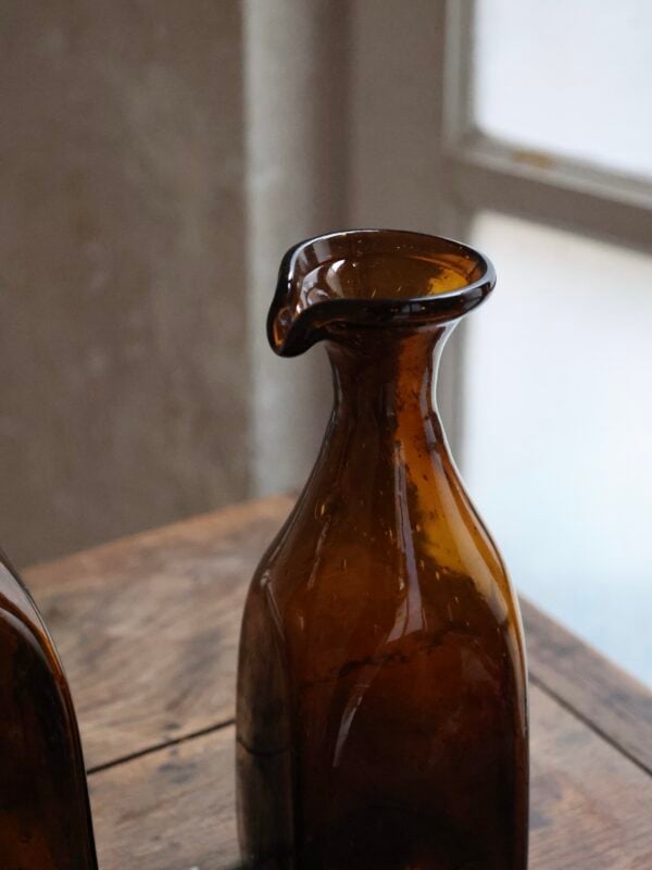 frigo-avec-bec-dark-brown-mouth-blown-recycled-glass