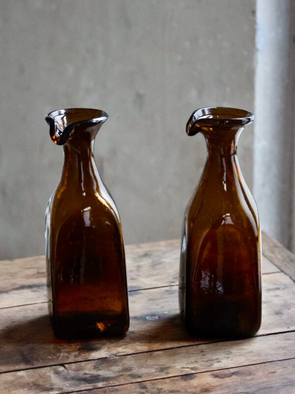 frigo-avec-bec-dark-brown-mouth-blown-recycled-glass