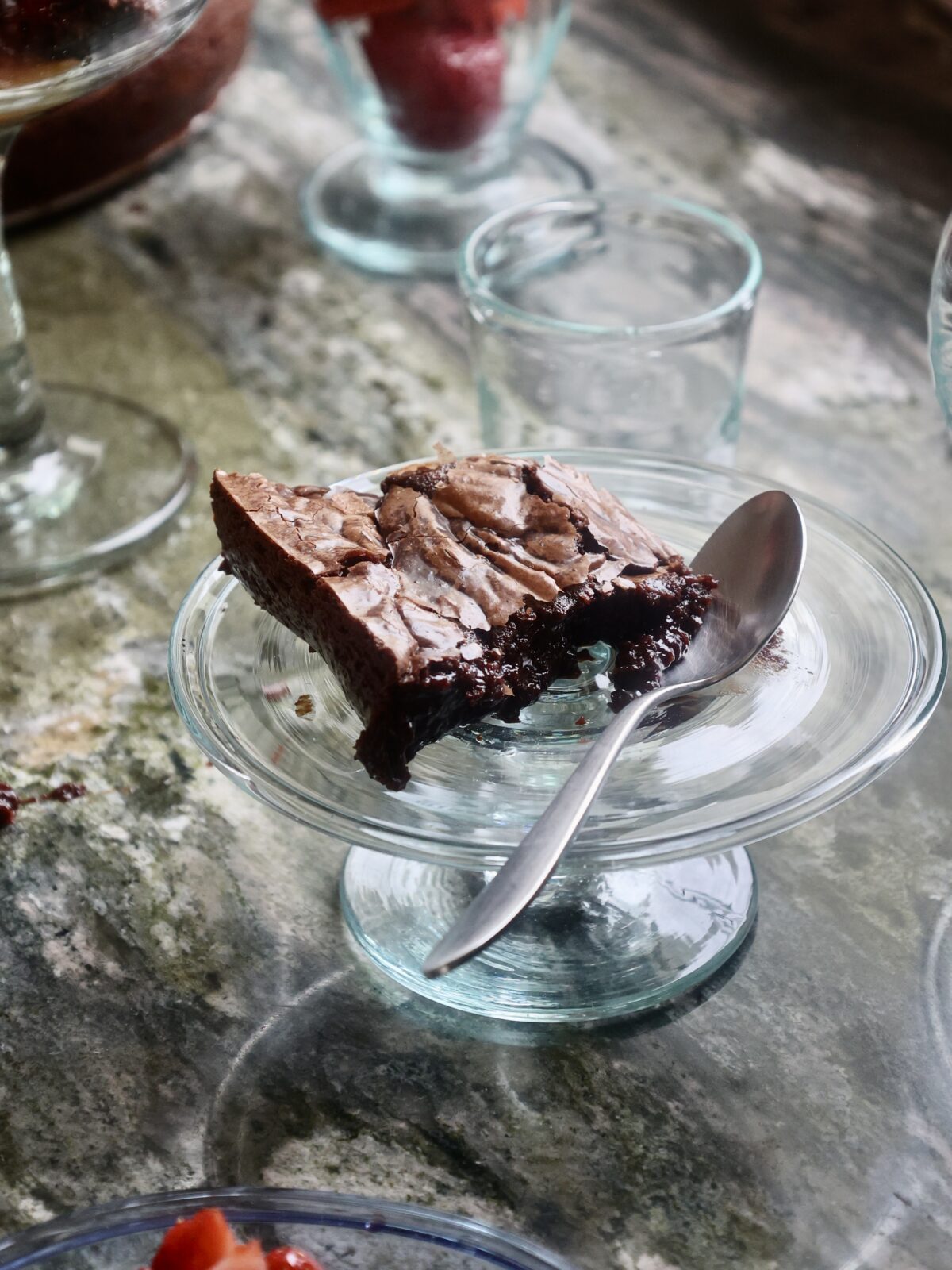 la-soufflerie-operette-transparent-cake-stand-mouth-blown-recycled-glass