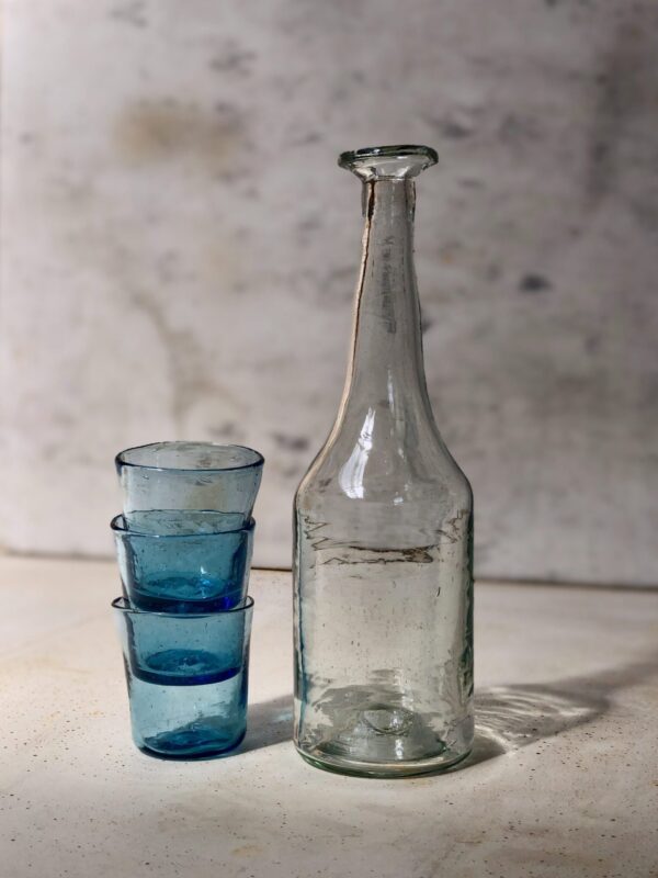 la-soufflerie-giorgio-transparent-carafe-with-turquoise-lyonnais-quinquet-drinking-glasses