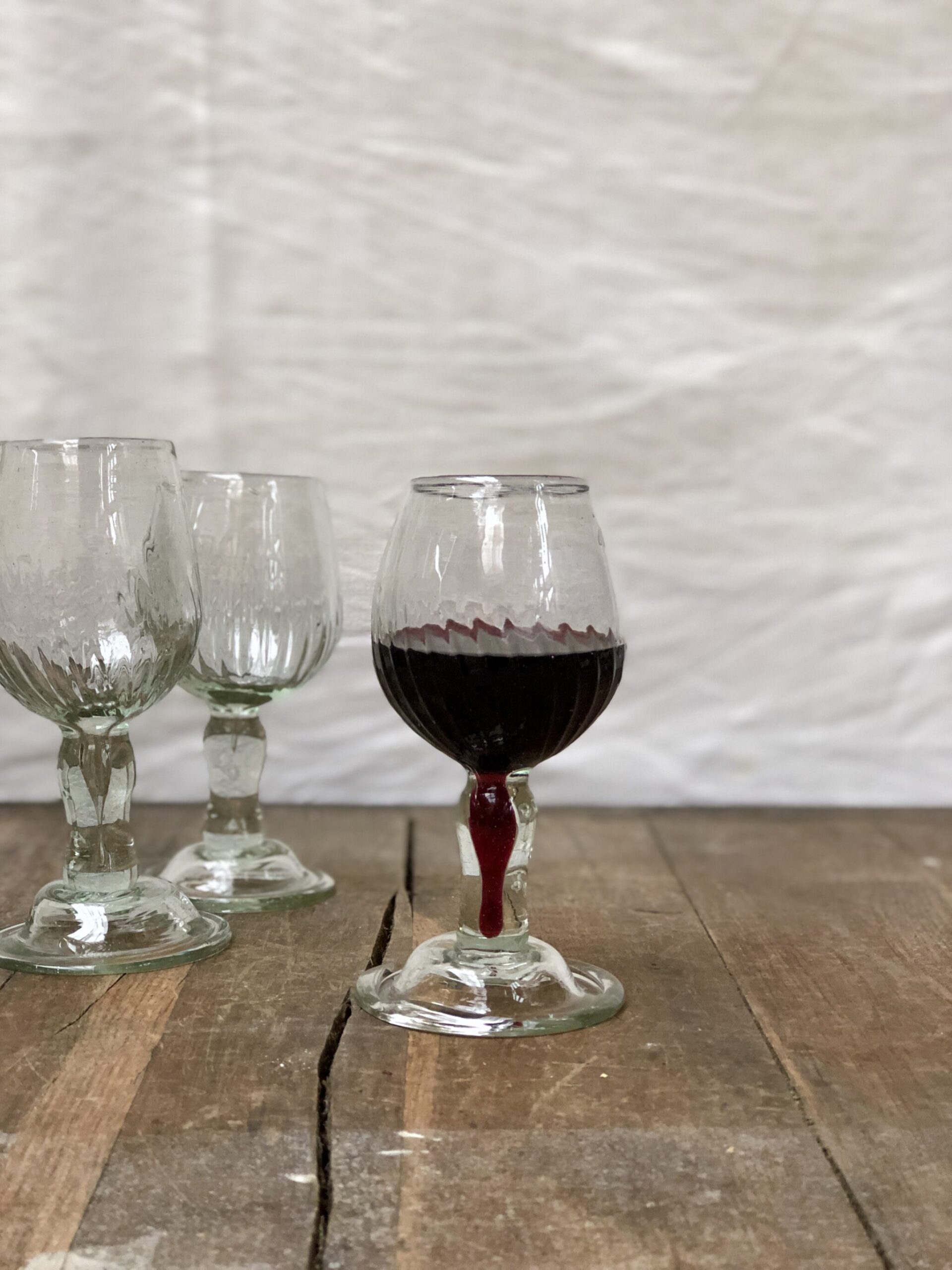 la-soufflerie-corvina-wine-glasses-transparent-mouth-blown-recycled-glass