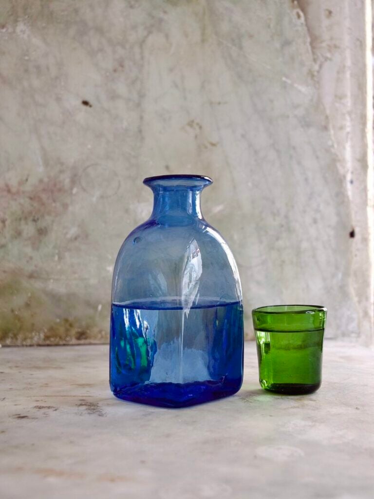 la-soufflerie-bouteille-carré-petit-light-blue-carafe-decanter-bottle