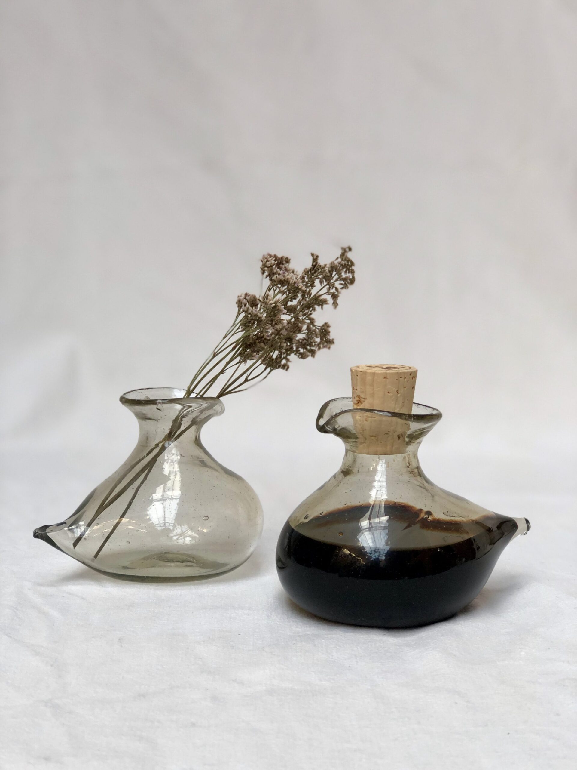 Cloche En Verre Soufflé à La Bouche Avec Base Bois 16x15 Cm - Élégante Pour Exposition Et Décoration