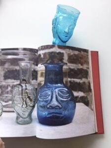 la-soufflerie-France-de-Griessen-livre-incas-vase-tete-verre-tete