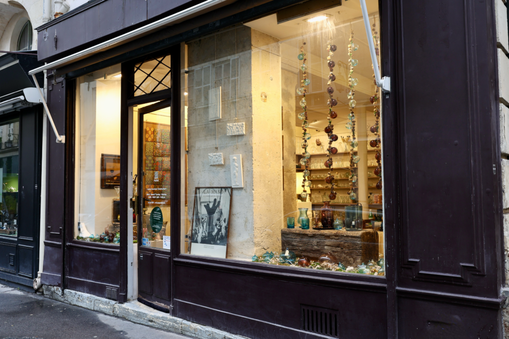 la-soufflerie-store-paris-odéon-boutique-glassware-shop-storefront-recycled-glass