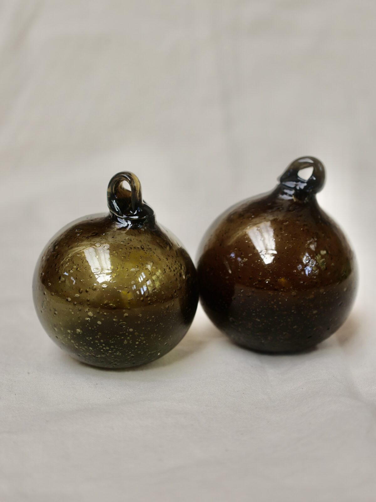 la-soufflerie-boule-marron-6cm-christmas-ball-mouth-blown-recycled-glass