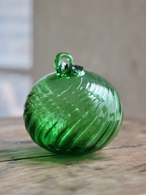 boule-8cm-green-venezia-recycled-glass