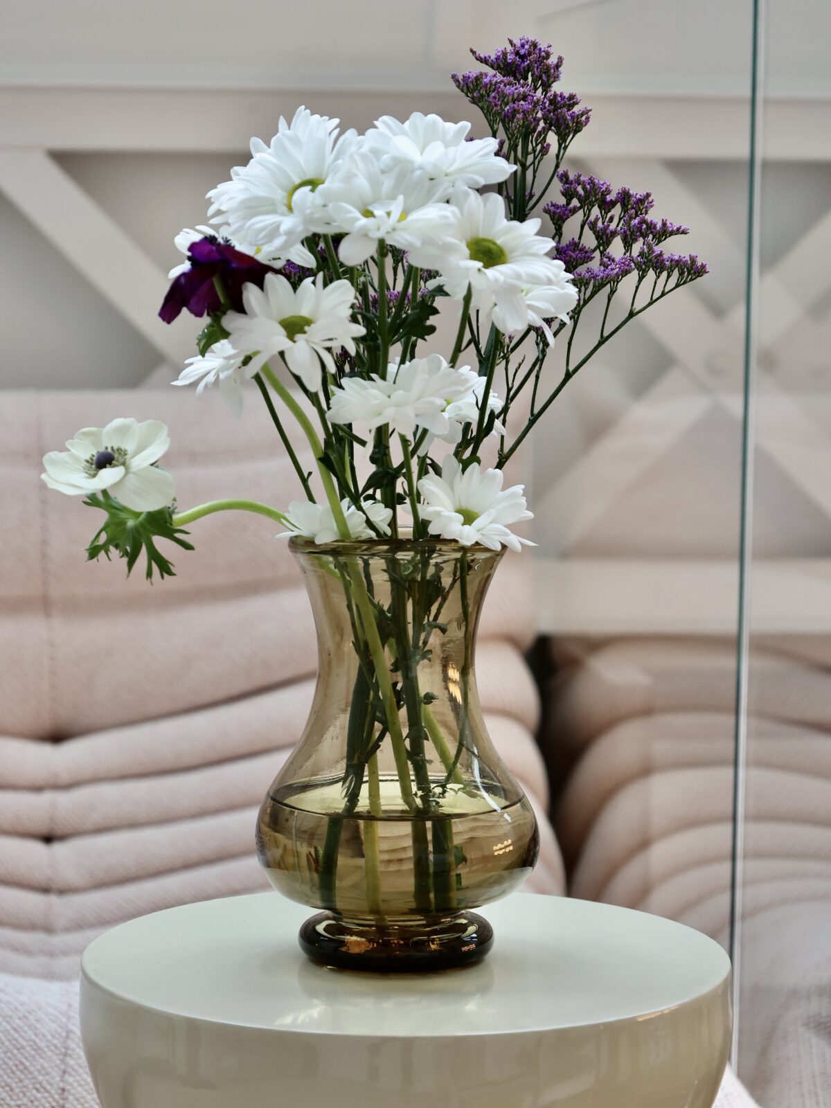 la-soufflerie-pichet-fumé-drinkware-carafes-pichers-decanters-hand-blown-recycled-glass