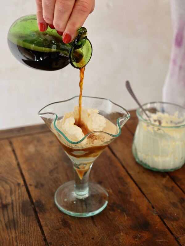 verre-foulard-transparent-stem-glass-drinnkware-mouth-blown-recycled-glass