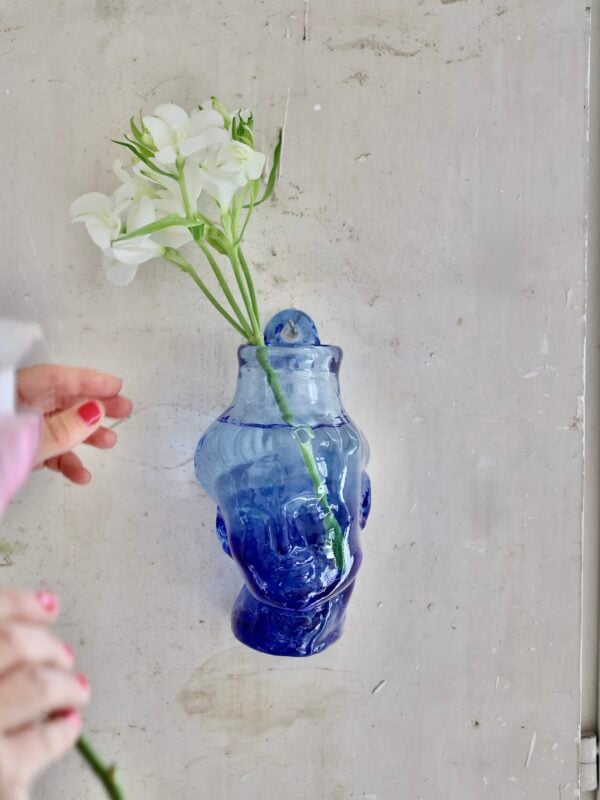 simon-wall-mounted-vase-light-blue-vase-head