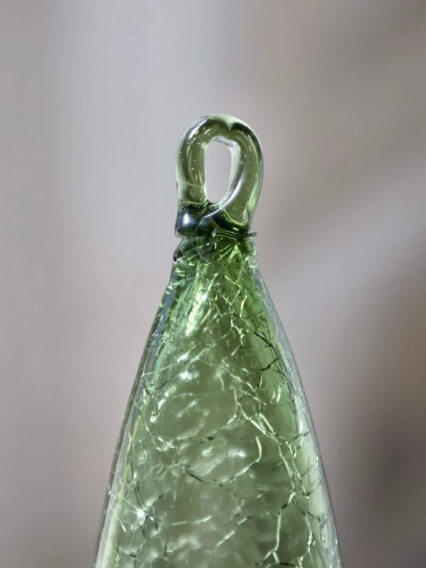 boule-goutte-vert-fume-mouth-blown-recycled-glass