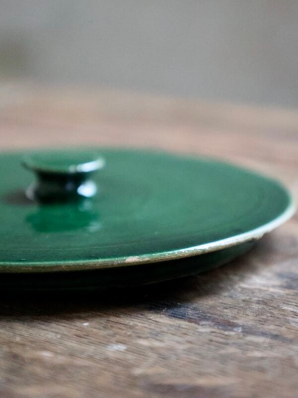 Couvercle fabriqué à la main en terre cuite